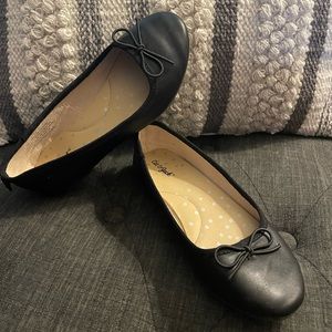 Cat & Jack Girls slip on flats black shoes